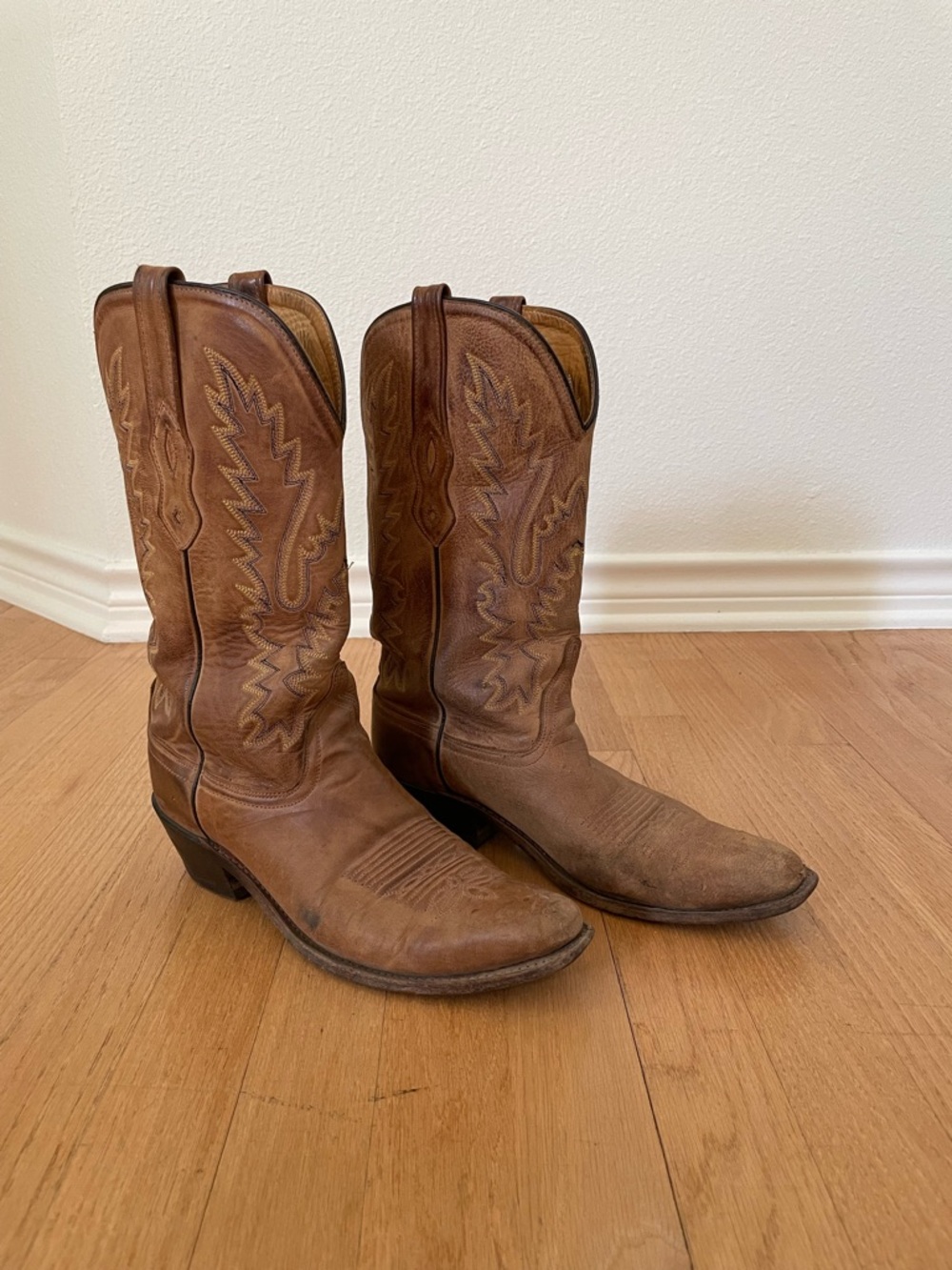 Old West Tan Leather Western Cowboy Boots with Stitching